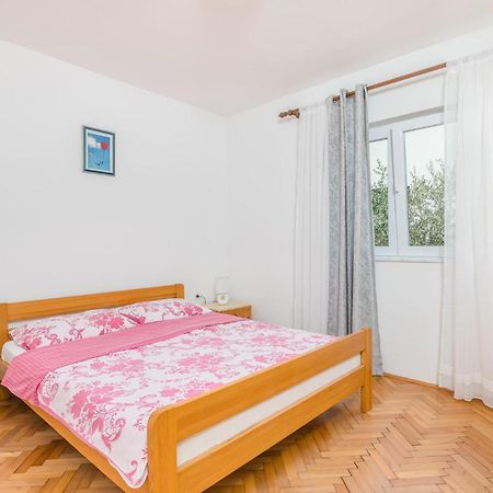 Stunning Apartment In Malinska With Kitchen المظهر الخارجي الصورة