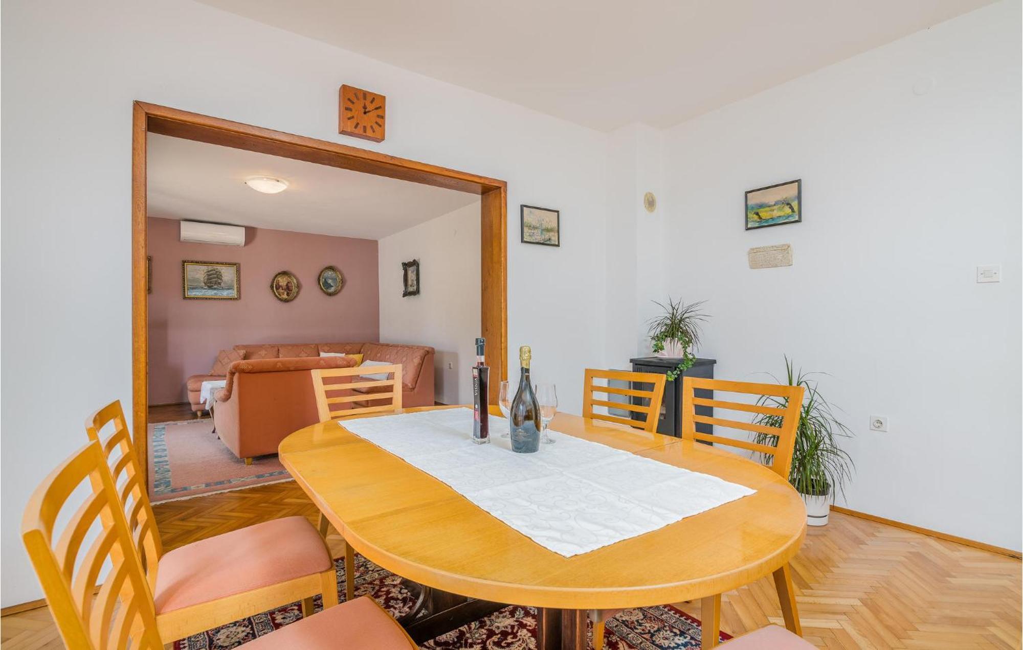 Stunning Apartment In Malinska With Kitchen المظهر الخارجي الصورة